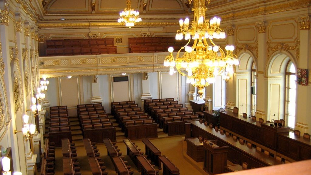 Mandát z cizí kandidátky, ambice přepisovat stát - Médium.cz